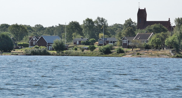 I närheten av Hasslö kyrka